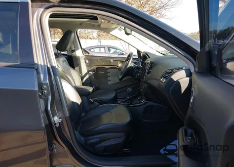 2021 Jeep Compass Limited 4X4 z USA, uszkodzony, nr VIN 3C4NJDCBXMT524417